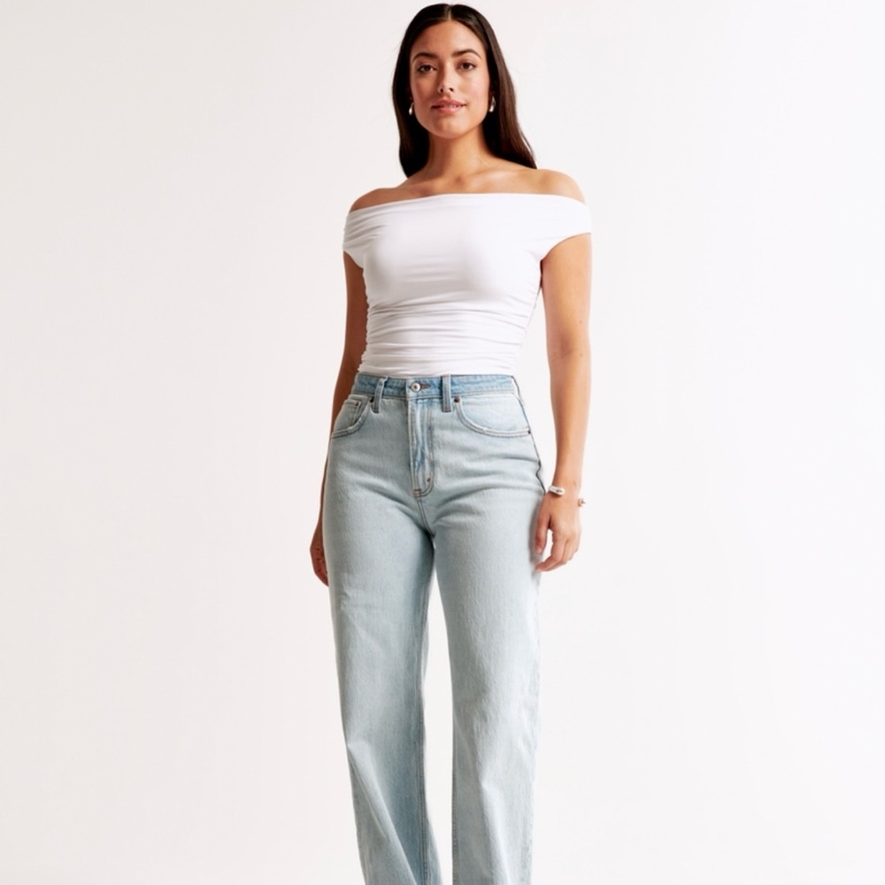 NWT Off-the-Shoulder Ruched Top - Picture 6 of 6